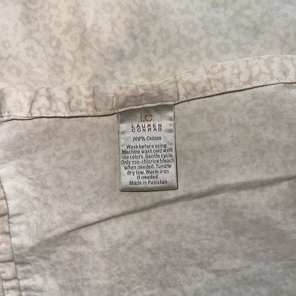 Lauren Conrad flat sheet size full 100% cotton excellent for craft